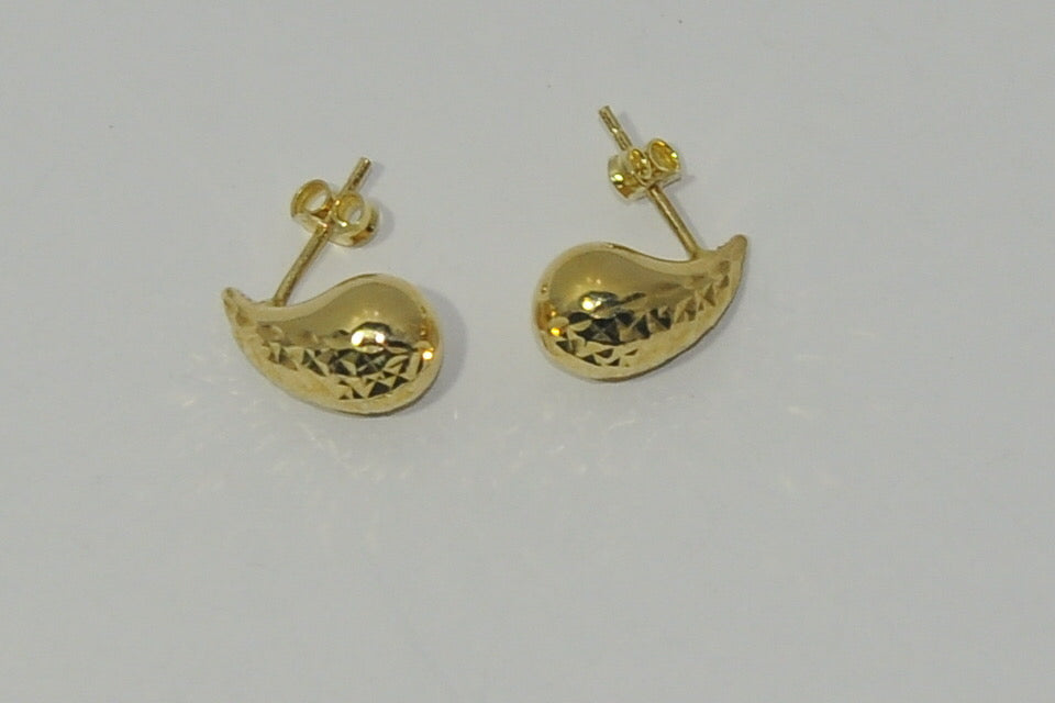 Set de Joyería Elegante: Cadena y Aretes Tipo Lágrima en Oro